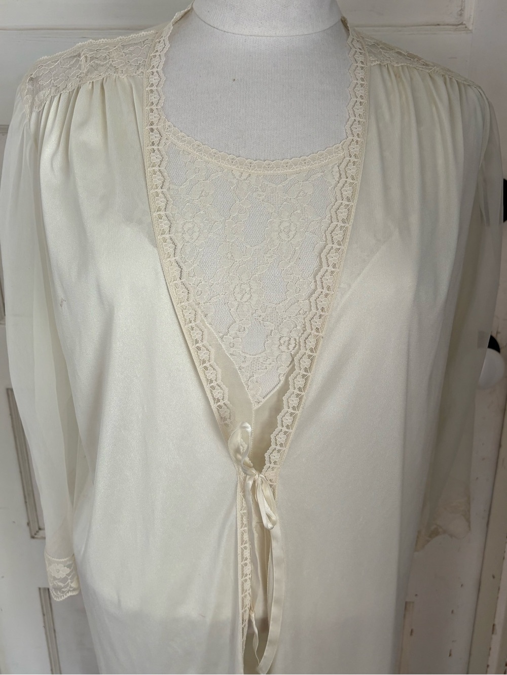 Vtg Ivory Nylon Lace Peignor Set Nightgown Sheer Robe Made in USA Sz 6/8 Bridal